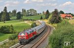 218 476 rollt bei Martinszell mit IC 2085 "Nebelhorn" (Augsburg - Oberstdorf) dem nächsten Halt in Immenstadt entgegen. (19.08.2018) <i>Foto: Joachim Bügel</i>