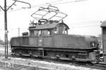 Lok 2 war eine von AEG (im mechanischen und elektrischen Teil) im Jahr 1910 gebaute Elektrolok für die Albtalbahn, die mit Einphasen-Wechselspannung von 8.800 Volt und 25 Hertz betrieben wurde und eine Leistung von 320 PS hatte. Seit 1. April 1957 war sie im Eigentum der Albtal-Verkehrs-Gesellschaft (AVG) und blieb als Denkmallok am Albtalbahnhof in Karlsruhe erhalten. (28.06.1964) <i>Foto: Helmut Röth</i>