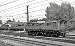 144 508 in ihrer bayerischen Heimat Freilassing, wo damals viel "altes Eisen" stationiert war, noch 1976 waren dort auch 13 Loks der Baureihe 194 beheimatet. (07.1976) <i>Foto: Burkhard Wollny</i>