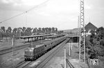 E 41 060 (Bw Karlsruhe) mit P 1154 in Karlsruhe-Durlach. Eine Woche später wurde die Lok nach Offenburg umgesetzt. (06.09.1959) <i>Foto: Helmut Röth</i>