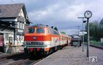 218 145 mit CB 6426 nach Köln im Bahnhof Marienheide. (09.05.1986) <i>Foto: Joachim Bügel</i>