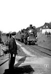 75 585 (Bw Chemnitz Hbf) passiert einen Bahnübergang, dessen Örtlichkeit leider nicht bekannt ist. (1930) <i>Foto: RVM</i>