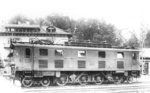 Die beiden als bayerische EG 4 bestellten Elektroloks wurden erst 1927 ausgeliefert und ab Juli 1927 vom Bw Freilassing auf der Strecke Freilassing—Berchtesgaden im Güterverkehr eingesetzt. Die störanfälligen und in der Unterhaltung sehr aufwendigen Stangenloks konnten mit Erscheinen der Baureihe E 44.5 abgelöst und bis 1940 ausgemustert werden. Das Bild zeigt E 79 02 im Bahnhof Freilassing; sie wurde als letzte am 20.11.1940 ausgemustert.  (06.1933) <i>Foto: DLA Darmstadt (Maey)</i>