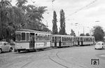 Tw 792 mit Bw 1518 und Bw 1519 auf der Linie 21 zum Westbahnhof nahe des Stuttgarter Hauptbahnhofs. (06.09.1964) <i>Foto: Helmut Röth</i>
