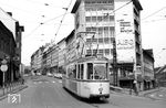 Die Straßenbahn in Neunkirchen überlebte noch 13 Jahre länger als ihr Saarbrückener Pendant. Das Netz war allerdings seit 1965 auf die Stadtlinie 2 Steinwald – Hauptbahnhof mit Abzweig zum Schlachthof auf eine Gesamtlänge von 5,4 Kilometer reduziert worden und damit der kleinste Straßenbahnbetrieb in Deutschland, der sich noch bis zum 10. Juni 1978 hielt. (16.05.1965) <i>Foto: Helmut Röth</i>