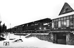 Abendstimmung mit 86 202 (Bw Steinbeck) vor P 1082 aus Radevormwald im winterlichen Bahnhof Beyenburg. Der Bahnhofsname wurde mit Wirkung vom 1. Juli 1950 in Wuppertal-Beyenburg geändert. (29.01.1935) <i>Foto: DLA Darmstadt (Bellingrodt)</i>