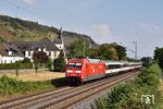 Die Fahrgäste des umgeleiteten EC 8 aus Zürich können diesmal bei Leutesdorf den Ausblick auf die anderen Rheisneite genießen. (11.08.2020) <i>Foto: Zeno Pillmann</i>