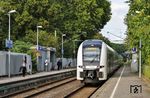 RRX 462 037 und 462 024 als umgeleiteter RE 89726 nach Köln/Bonn-Flughafen im S-Bahnhaltepunkt Solingen-Vogelpark. (01.09.2020) <i>Foto: Joachim Bügel</i>