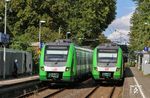 Wieder eine planmäßige Begegnung zweier S-Bahnen der Linie S 1 im Haltepunkt Solingen-Vogelpark. Links 422 553 als S 34915 (Solingen - Dortmund), rechts 422 044 als S 34884 nach Solingen Hbf. (31.08.2020) <i>Foto: Joachim Bügel</i>