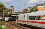 In Wuppertal-Steinbeck begegnen sich 401 086 als ICE 926 nach Hamburg-Altona (rechts) und 402 034 als ICE 558 nach Köln. (23.09.2020) <i>Foto: Wolfgang Bügel</i>