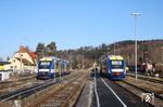 Im Bahnhof Schongau begegnen sich 648 210 als BRB 86528 nach Augsburg-Oberhausen (rechts) und 648 213. Ganz rechts ist 294 645 tätig. (24.01.2020) <i>Foto: Stefan von Lossow</i>