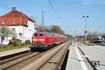 218 430 fährt mit RE 57512 (München - Füssen) in Geltendorf ein. (24.04.2017) <i>Foto: Stefan von Lossow</i>