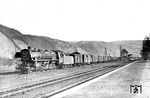 44 578 vom Bw Ehrang rollt mit einem langen Güterzug durch Kobern-Gondorf. (04.03.1953) <i>Foto: Carl Bellingrodt</i>