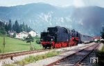 50 690 verlässt mit dem Touropa-Sonderzug den Bahnhof Bayrischzell. (08.1967) <i>Foto: Werner Vierling</i>