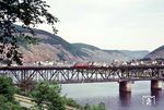 Ein 795 auf dem Weg nach Traben-Trarbach auf der Bullayer Moselbrücke. (19.05.1971) <i>Foto: Wolf-Dietmar Loos</i>