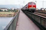 215 037 vom Bw Köln-Nippes mit einem Eilzug nach Trier auf der Moselbrücke hinter dem Haltepunkt Pfalzel. (17.09.1973) <i>Foto: Wolf-Dietmar Loos</i>