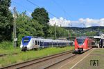 Zwei weitere Vertreter des aktuellen Wuppertaler Nahverkehrs: NX 442 366 als RE 7 nach Krefeld und DB 1440 805 als S 8 nach Mönchengladbach. (05.08.2021) <i>Foto: Wolfgang Bügel</i>