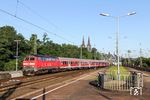 218 461 fährt mit Lr 73414 in Köln-Messe/Deutz ein. (23.07.2012) <i>Foto: Joachim Bügel</i>