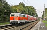 111 111 mit RB 92649 (Wuppertal-Oberbarmen - Bonn Hbf) im Haltepunkt Haan. (13.09.2021) <i>Foto: Joachim Bügel</i>