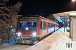 628/928 540 als RB 20836 nach Wuppertal im winterlichen Bahnhof Remscheid-Güldenwerth. (06.12.2010) <i>Foto: Zeno Pillmann</i>