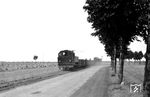 Dampflok 13g der Euskirchener Kreisbahnen mit einem handgebremsten Güterzug unterwegs von Zülpich nach Gürzenich. Lok 13g war eine von Krauss im Jahr 1918 gelieferte Dn2t-Maschine. 1958 wurde die ausgemustert. (28.08.1954) <i>Foto: Gerd Wolff</i>