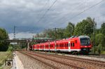 Die Triebzüge der Baureihe 440 gehören zur Fahrzeugfamilie modularer Nahverkehrs-Triebzüge Alstom Coradia des Herstellers Alstom Transport Deutschland, vormals Alstom LHB, Salzgitter. Hier ist 440 021 von DB Regio (Region Bayern) bei Olching unterwegs. (05.09.2009) <i>Foto: Stefan von Lossow</i>