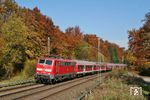 111 003 mit RB 30613 nach Mittenwald im Herbstwald bei Gauting. (29.10.2009) <i>Foto: Stefan von Lossow</i>