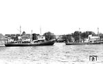74 1243 (Bw Kiel) mit P 1261 (Rendsburg - Kiel) auf der Rampe zur Rendsburger Hochbrücke am Nord-Ostsee-Kanal. Im Vordergrund an der Kaimauer liegt der vertäute Eisbrecher "Wal" des Wasserstraßenmaschinenamts Rendsburg. Das 1938 in Dienst gestellte Schiff wird seit Juni 1990 von der Schiffahrts-Compagnie Bremerhaven als Museumsschiff eingesetzt und ist heute das größte noch vorhandene, betriebsfähige Dampfschiff in Deutschland. (04.05.1952) <i>Foto: Carl Bellingrodt</i>