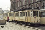 Triebwagen 23 der Volkseigenen Betriebe der Stadt Görlitz am Hauptbahnhof. Der 1928 von WUMAG (Görlitz) gebaute Straßenbahnwagen ist heute noch als Museumsfahrzeug im Einsatz. (02.04.1975) <i>Foto: Alan Brack</i>