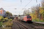 145 060 fährt mit EZ 51492 (Gremberg - Hagen-Vorhalle) durch Wuppertal-Barmen. (15.11.2022) <i>Foto: Wolfgang Bügel</i>