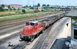 Die am 9. März 1957 fabrikneu nach Lübeck gelieferte 260 357 (V 60 357) macht sich auch 21 Jahre später im dortigen Rangierbahnhof noch nützlich.  (11.07.1978) <i>Foto: Robin Fell</i>