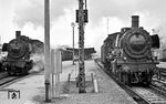 Im Winterfahrplan 1968/69 fand bei P 1941 aus Tuttlingen im Bahnhof Rottweil ein Lokwechsel von einer Rottweiler P 8 (38 3958) auf eine Tübinger P 8 (38 2366) statt. Der Zug fuhr dann nach Böblingen weiter. (26.03.1969) <i>Foto: Wolfgang Bügel</i>