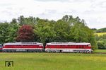 132 426 der Nürnberger Leasing GmbH und die DB-Cargo-Lok 132 618 an einer Überführungsfahrt von Glauchau nach Schwarzenberg (Erzgeb) bei Weißbach. (19.05.2023) <i>Foto: Joachim Bügel</i>