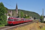 798 670 + 996 299 + 998 172 + 996 748 + 996 309 + 798 802 der Vulkan-Eifel-Bahn Betriebsgesellschaft Gerolstein als Sonderzug von Köln nach Eltville in Brohl am Rhein. (03.06.2023) <i>Foto: Zeno Pillmann</i>