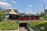 Nach Ankunft aus Mönchengladbach setzt 012 104 im Bahnhof Grevenbroich um. (09.06.2023) <i>Foto: Joachim Bügel</i>
