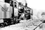 38 2635 vom Bw Kempten (Allgäu) macht an einem kalten Januarmorgen des Jahres 1941 im Bahnhof Röthenbach (Allgäu) Station. Ein Jahr später fand sie sich in noch ganz anderen arktischen Temperaturen weit im Osten wieder. (13.01.1941) <i>Foto: RBD Augsburg</i>
