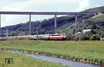 112 501 mit dem aus Köln vereinigten Sonderzug auf der Rückfahrt nach Siegen bei Eiserfeld. (31.05.1980) <i>Foto: H. Kuhnke</i>