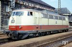 103 001 wartet in Nürnberg Hbf auf die Übernahme der nächsten Zugleistung. Diese könnte im TEE 86 "Prinz Eugen" oder TEE 56 "Blauer Enzian" bestanden haben. (1969) <i>Foto: H. Kuhnke</i>