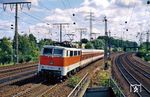 111 186 fährt mit einer S 3 nach Oberhausen in den S-Bahn-Haltepunkt Essen-Frohnhausen ein. (13.08.1989) <i>Foto: Joachim Bügel</i>