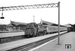 86 561 (Bw Kassel) macht sich bei Rangierarbeiten im Kasselaner Hauptbahnhof nützlich. (1963) <i>Foto: Norbert Steinweis</i>