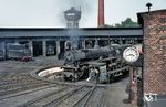 03 1021 (Bw Hagen-Eckesey) bereitet sich im Bw Mönchengladbach auf die nächste Zugleistung vor. (1964) <i>Foto: Gerhard Röder</i>