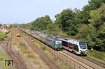Bei Duisburg-Entenfang begegnen sich 193 954 der European Locomotive Leasing Wien (ELOC) und der umgeleitete RE 20022 (VIAS ET 25 2203) nach Arnhem. (07.10.2023) <i>Foto: Wolfgang Bügel</i>