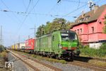 Solche Züge sind normalerweise hier zu Hause: 193 281 der European Locomotive Leasing Wien (ELL) fährt mit DGS 42033 nach Gallarate durch Lintorf. (07.10.2023) <i>Foto: Wolfgang Bügel</i>