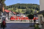 612 089 verlässt als RE 3290 nach Lindau-Reutin den Bahnhof Oberstaufen. Seit 1991 hat Oberstaufen die höchste deutsche Stufe der Kurortklassifikation erreicht, verzichtet jedoch auf den Ortszusatz „Bad“. (28.09.2023) <i>Foto: Joachim Bügel</i>