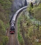 Als 41 360 im Jahr 1989 mit einem Sonderzug bei Kotthausen unterwegs war, war die Eisenbahnwelt hier noch in Ordnung. Sogar Doppelmasten zierten noch die Strecke nach Gummersbach. (03.05.1989) <i>Foto: Joachim Schmidt</i>