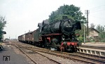 Keine Mühe hat 044 456 mit dem Nahgüterzug Ng 63174 nach Braunschweig Rbf bei der Durchfahrt im Bahnhof Vechelde. (09.08.1974) <i>Foto: Wolfgang Bügel</i>