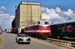 Oldtimertreffen auf der Magdeburger Hafenbahn mit der Magdeburger 228 372 und einem vorbildlich restauriertem DKW F 8 Front Luxus Cabriolet aus dem Jahr 1939.  (16.09.1995) <i>Foto: Dr. Uwe Knoblauch</i>
