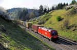 ÖBB 1116.279 mit einem Container/KLV-Zug auf dem Weg nach Passau bei Deining. (21.04.2011) <i>Foto: Michael Hubrich</i>