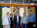 Die Initatoren zur Gründung des Bildarchivs der Eisenbahnstiftung in Iserlohn (von rechts nach links): Joachim Schmidt, Rainer Balzer, Joachim Bügel, Uwe Breitmeier und Manfred van Kampen(+). (23.06.2006) <i>Foto: Slg. Eisenbahnstiftung</i>