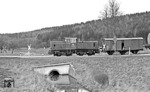 251 903 mit Übergabezug 69724 auf der 750mm Schmalspurbahn Warthausen - Ochenhausen ("Öchsle") bei Maselheim. (04.04.1975) <i>Foto: Frank Lüdecke</i>